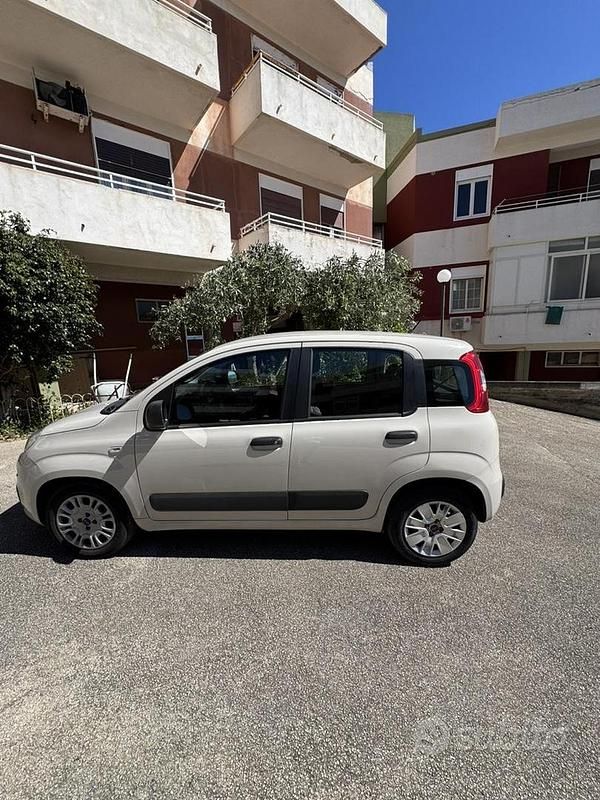 Usata Fiat Panda Young 69 CV (50 kW) 2016 Utilitaria
