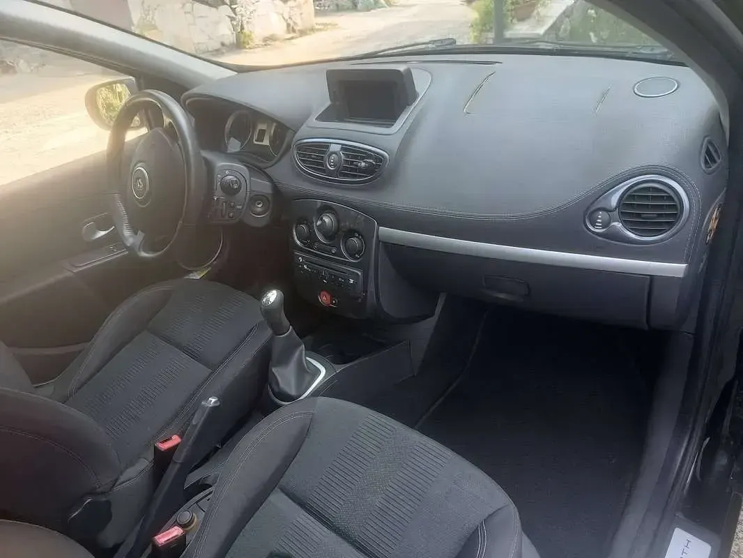 Usata Renault Clio III 75 CV (55 kW) 2011 Nero Berlina