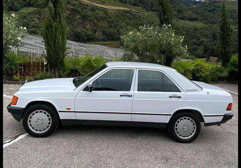 Usata Mercedes 190 122 CV (89 kW) 1986 Bianco Berlina