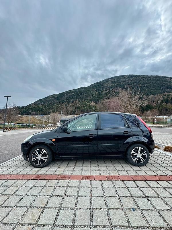Usata Ford Fiesta 2004 Nero Utilitaria