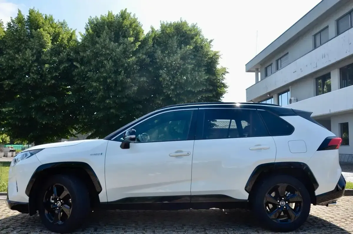 Usata Toyota RAV4 Hybrid Style 178 CV (130 kW) 2019 Bianco SUV