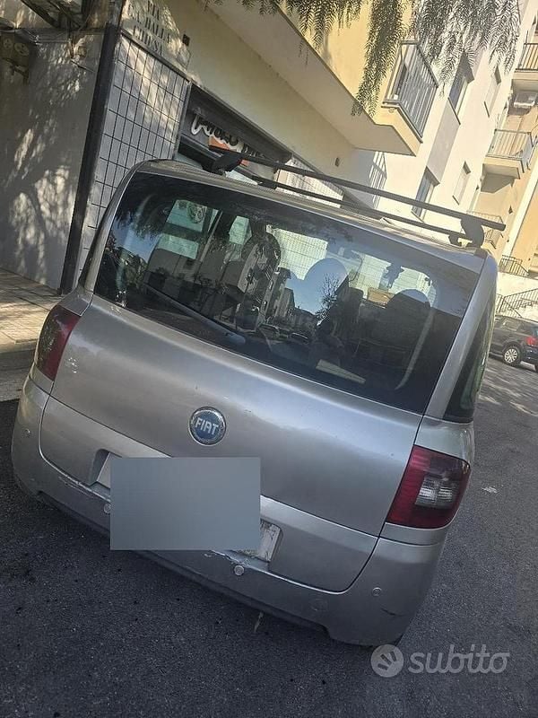 Begagnad Fiat Multipla 120 HK (88 kW) 2005 Grå Minibuss