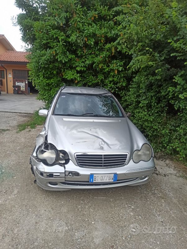 Usata Mercedes C220 143 CV (105 kW) 2001 Grigio Station wagon