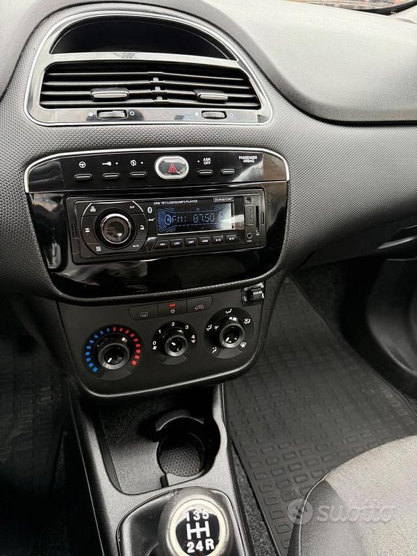 Usata Fiat Punto Lounge 95 CV (69 kW) 2016 Blu Utilitaria