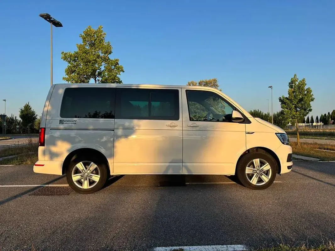 Usata VW Caravelle Comfortline 150 CV (110 kW) 2017 Bianco Furgone