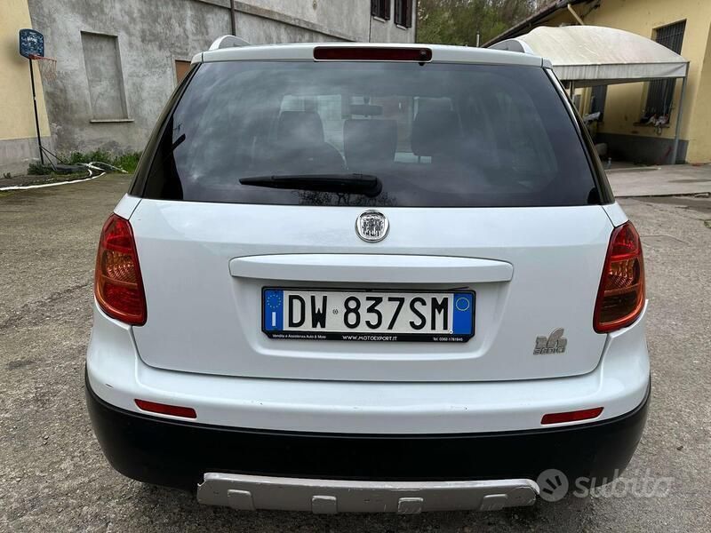 Usata Fiat Sedici 120 CV (88 kW) 2009 Bianco SUV