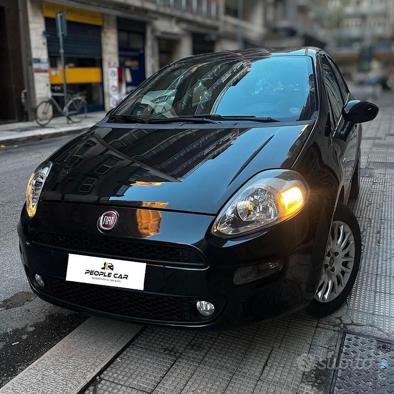 Usata Fiat Punto Lounge 75 CV (55 kW) 2015 Nero Utilitaria
