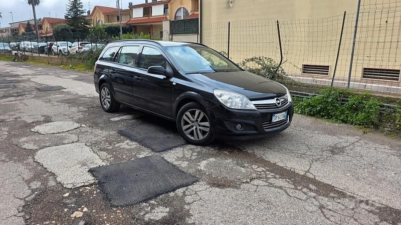 Usata Opel Astra 101 CV (74 kW) 2008 Nero Station wagon
