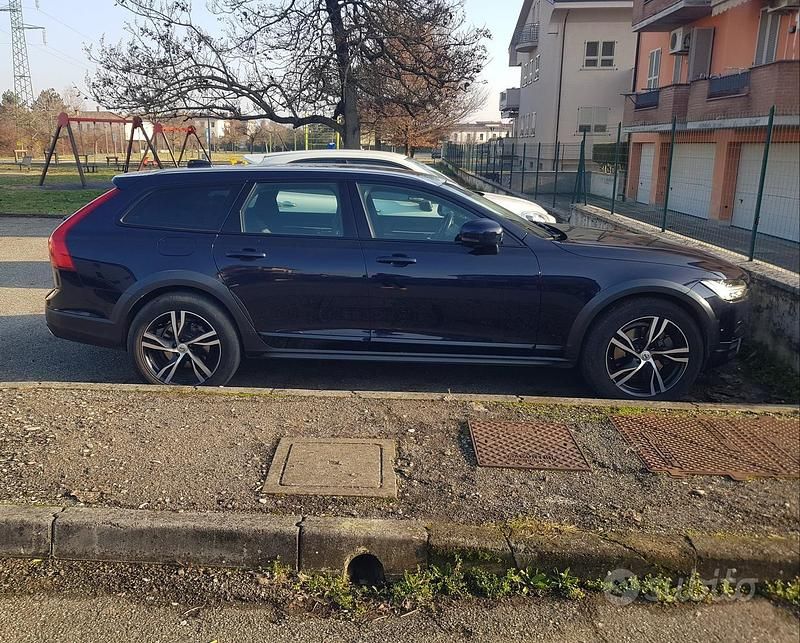 Usata Volvo V90 CC 190 CV (139 kW) 2017 Blu Station wagon