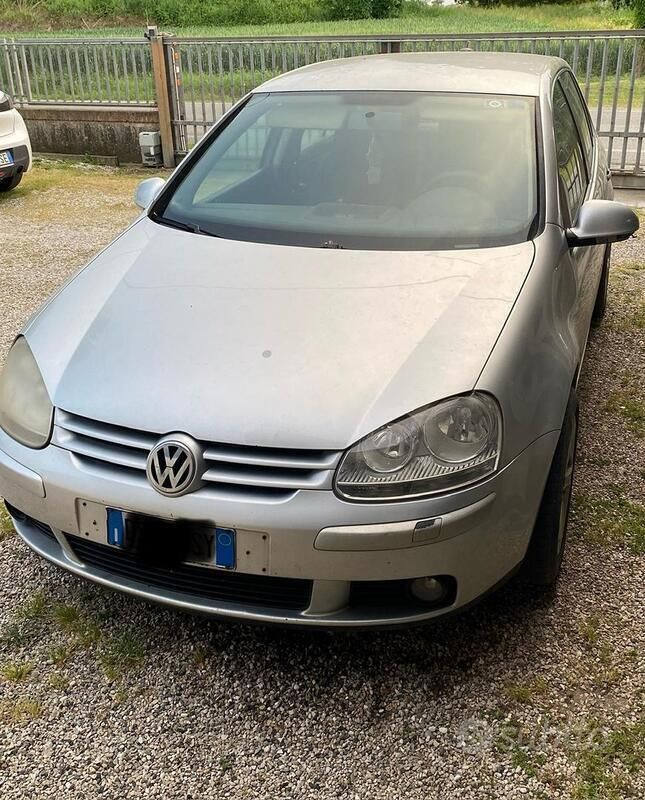Grigio Usata 2008 VW Golf V Due volumi | 1600 € (Buon prezzo) - Immagine 1/4