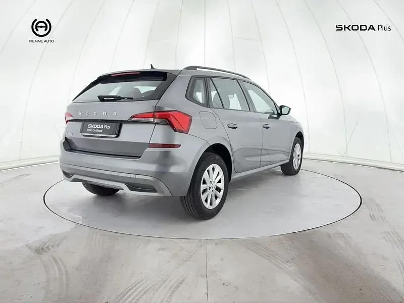 Usado Skoda Kamiq Ambition 95 CV (69 kW) 2023 Gris SUV