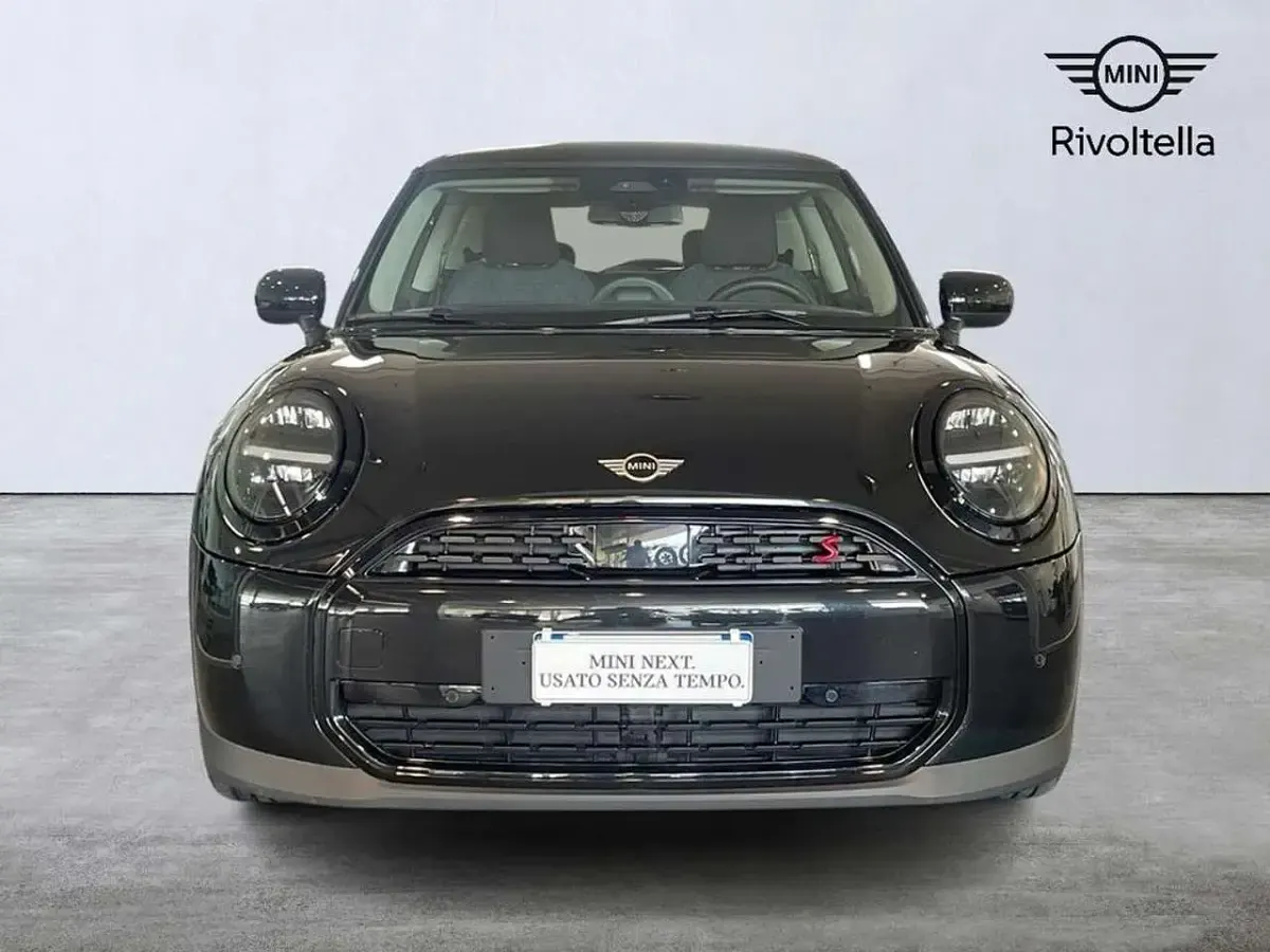 Usata Mini Cooper Essential 204 CV (150 kW) 2024 Midnight black ii Utilitaria