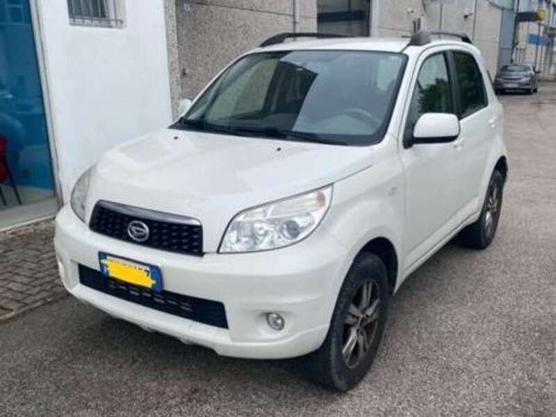 Usata Daihatsu Terios 102 CV (75 kW) 2011 Bianco SUV