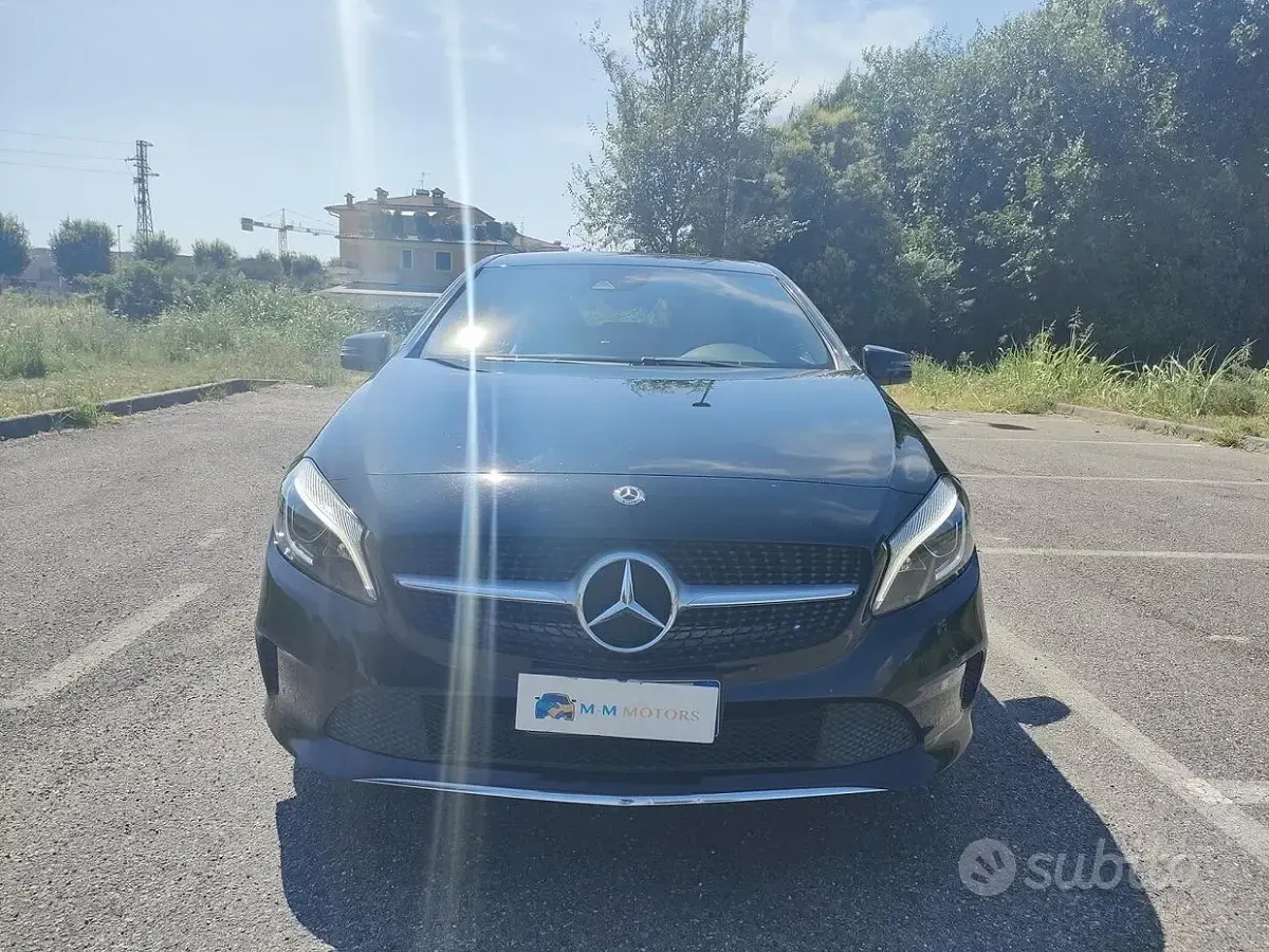Usata Mercedes A180 109 CV (80 kW) 2017 Nero Utilitaria
