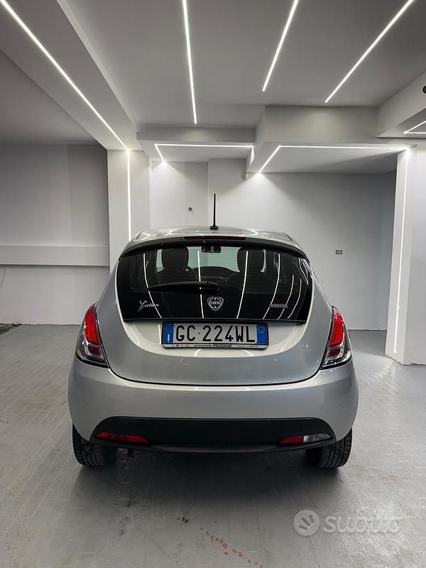 Usata Lancia Ypsilon S 70 CV (51 kW) 2020 Argento Utilitaria