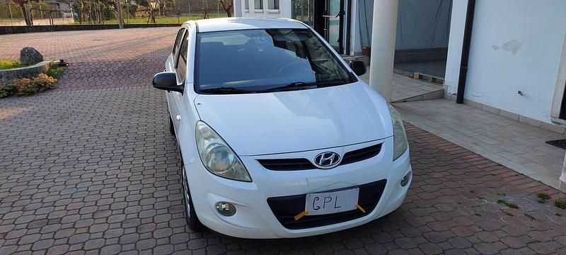 Usata Hyundai i20 Comfort 77 CV (56 kW) 2010 Utilitaria
