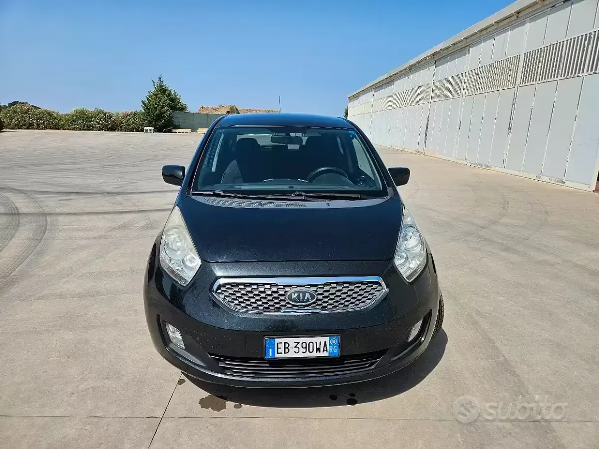 Usata Kia Venga 90 CV (66 kW) 2010 Nero Utilitaria