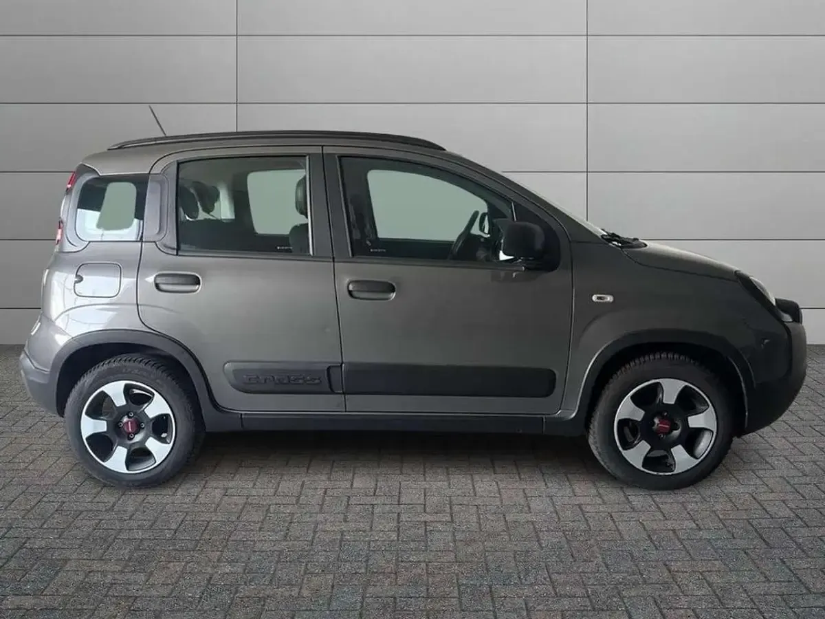 Usata Fiat Panda Cross Cross 70 CV (51 kW) 2021 Grigio scuro Utilitaria