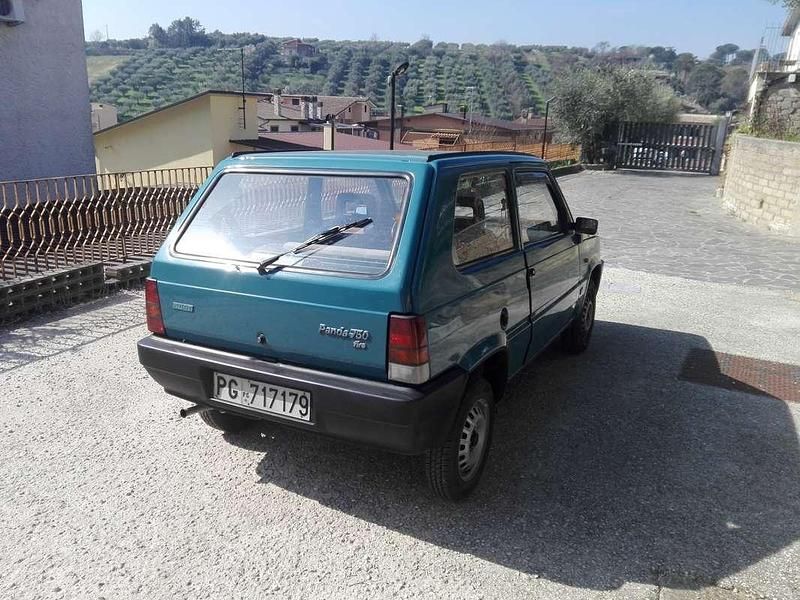 Usata Fiat 750 34 CV (25 kW) 1992 Blu/azzurro Berlina