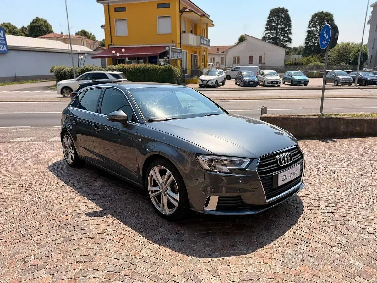Usata Audi A3 Business 116 CV (85 kW) 2018 Grigio Berlina