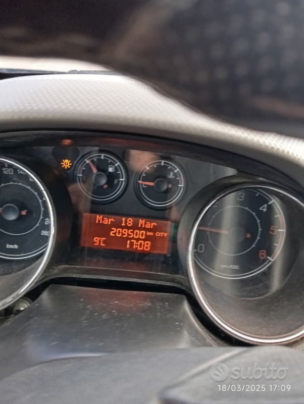 Grigio Usata 2011 Fiat Bravo Due volumi | 3200 € (Buon prezzo) - Immagine 1/4