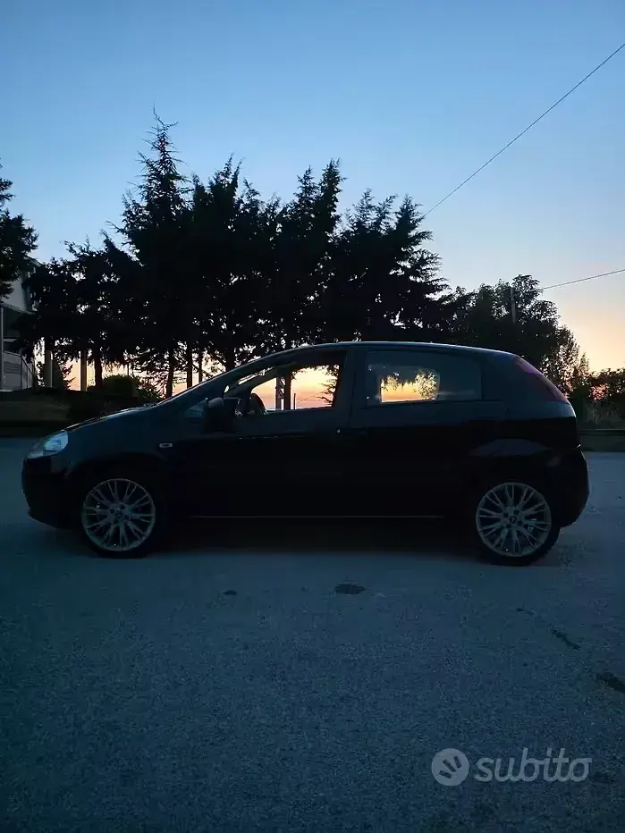 Usata Fiat Grande Punto Sport 75 CV (55 kW) 2012 Nero Utilitaria