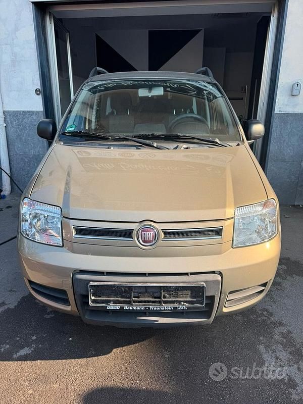 Oro Usata 2010 Fiat Panda 4x4 Climbing Due volumi | 5000 € (Ottimo prezzo) - Immagine 1/4