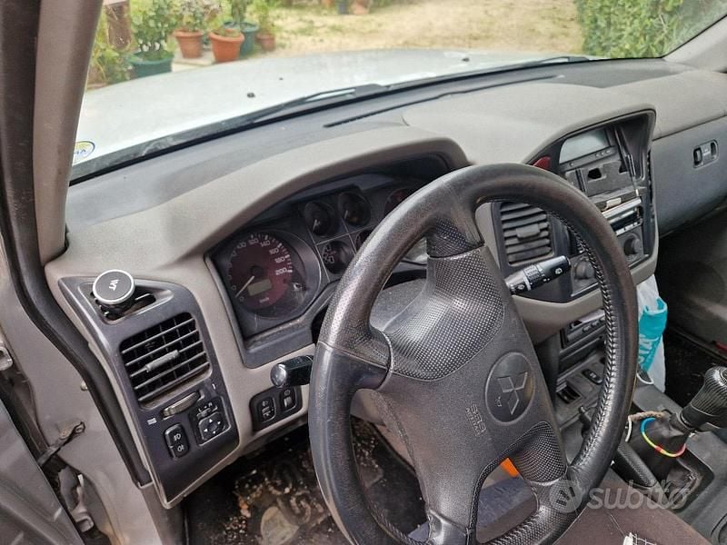Usata Mitsubishi Pajero 2001 Grigio SUV