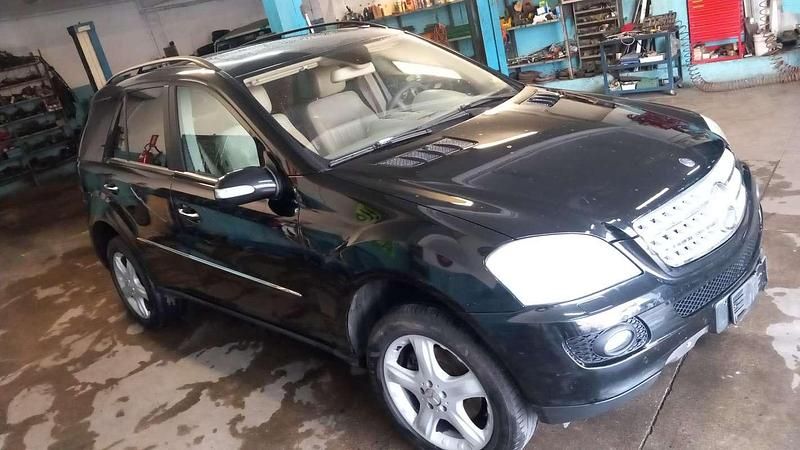 Usata Mercedes ML320 224 CV (164 kW) 2008 Nero SUV