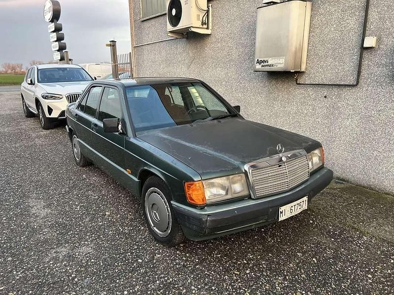 Usata Mercedes 190 109 CV (80 kW) 1991 Verde Berlina