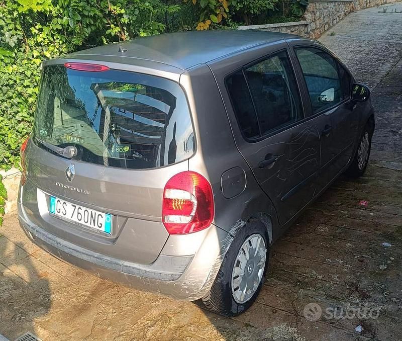 Usata Renault Modus 75 CV (55 kW) 2010 Grigio Monovolume