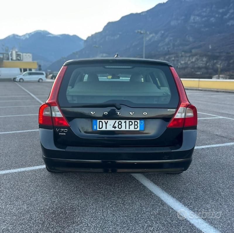Usata Volvo V70 136 CV (100 kW) 2010 Nero Station wagon