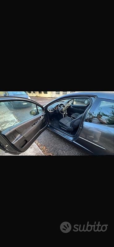 Usata 2012 Peugeot 207 Tre volumi | 2800 € (Ottimo prezzo) - Immagine 1/4