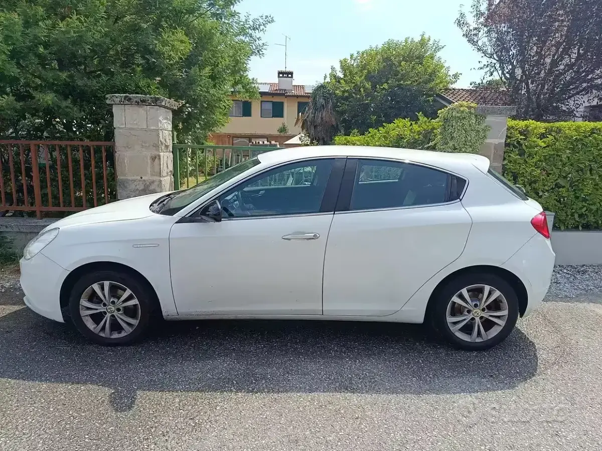 Usata Alfa Romeo Giulietta 109 CV (80 kW) 2013 Bianco Utilitaria