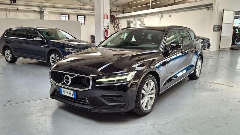 Usata Volvo V60 Momentum 197 CV (144 kW) 2021 Nero Station wagon