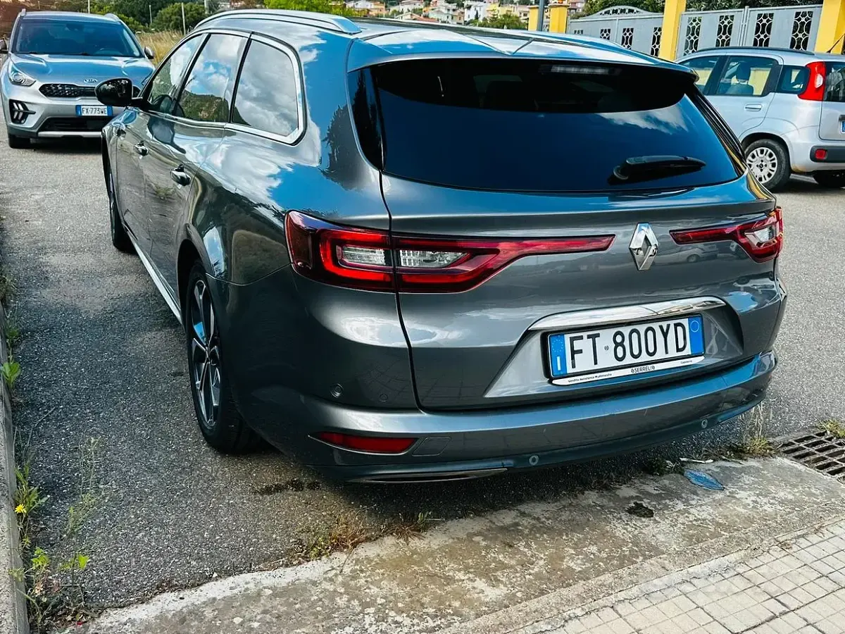 Usata Renault Talisman Initiale Paris 131 CV (96 kW) 2019 Grigio Station wagon