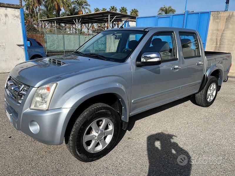Usata Isuzu D-Max 163 CV (119 kW) 2010 Grigio Cabrio