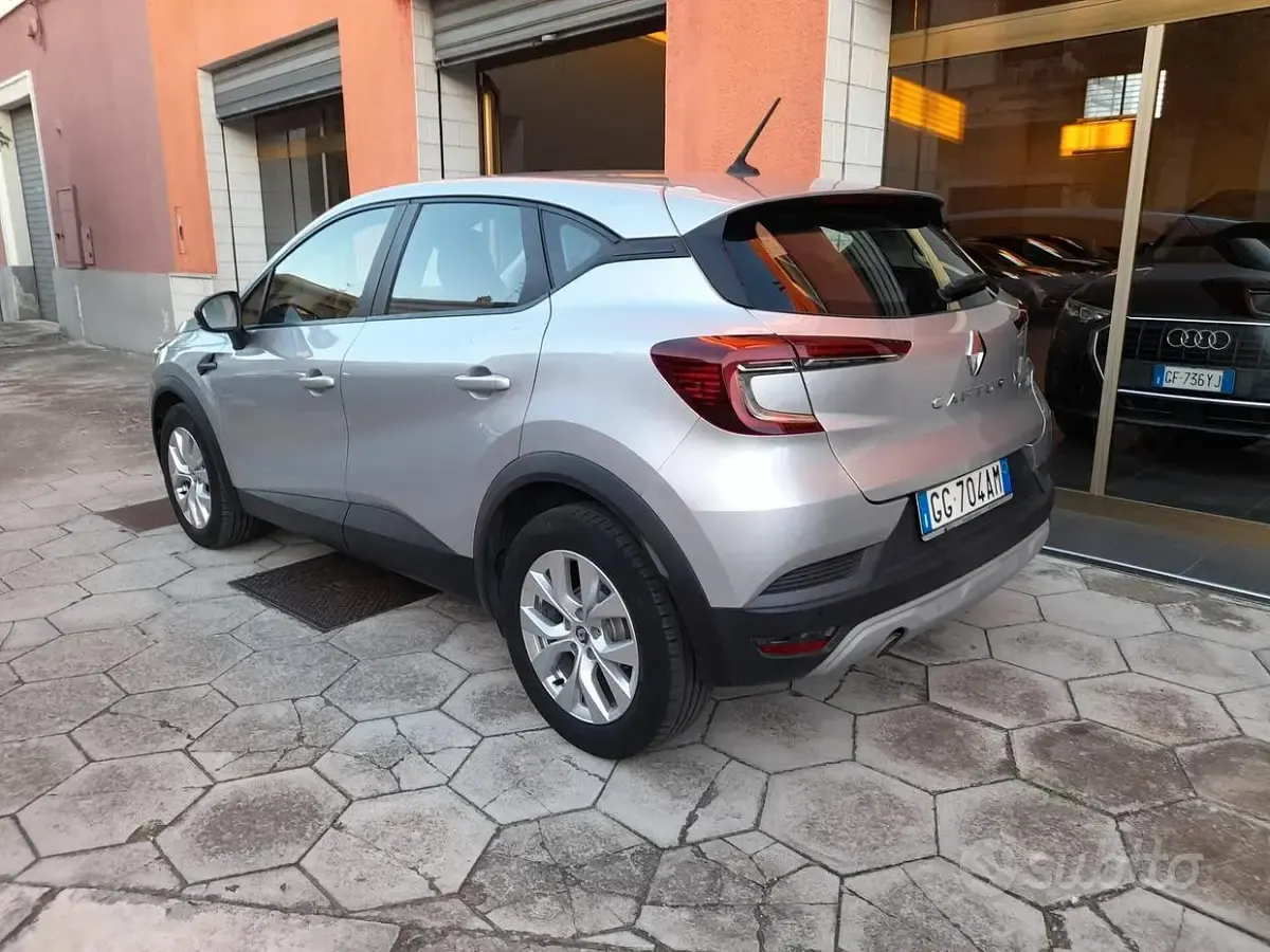 Usata Renault Captur 101 CV (74 kW) 2021 Grigio SUV
