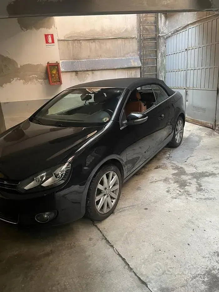 Usado VW Golf 105 CV (77 kW) 2011 Negro Descapotable
