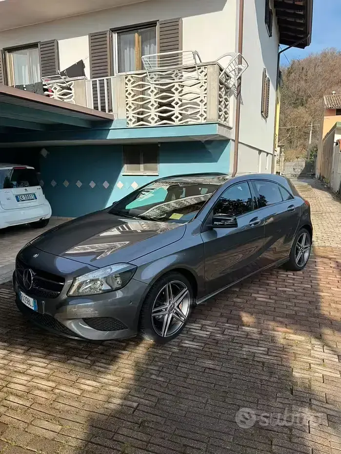 Usata Mercedes A180 109 CV (80 kW) 2015 Grigio Utilitaria