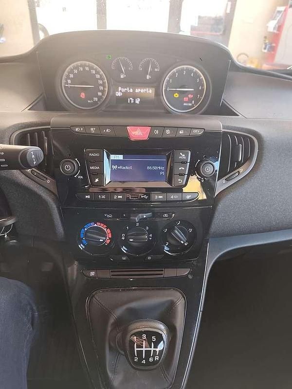 Usata Lancia Ypsilon Silver 69 CV (50 kW) 2022 Other Utilitaria