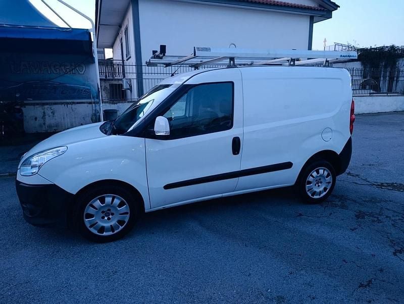 Usata Fiat Doblò 104 CV (76 kW) 2014 Grigio Monovolume