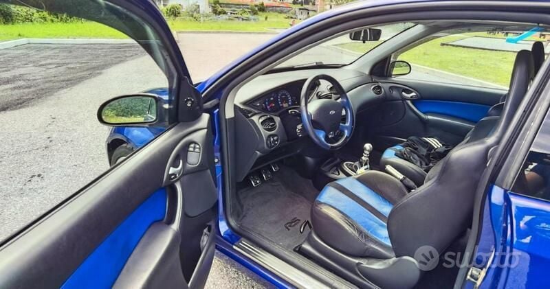 Usata Ford Focus RS 215 CV (158 kW) 2003 Blu Utilitaria