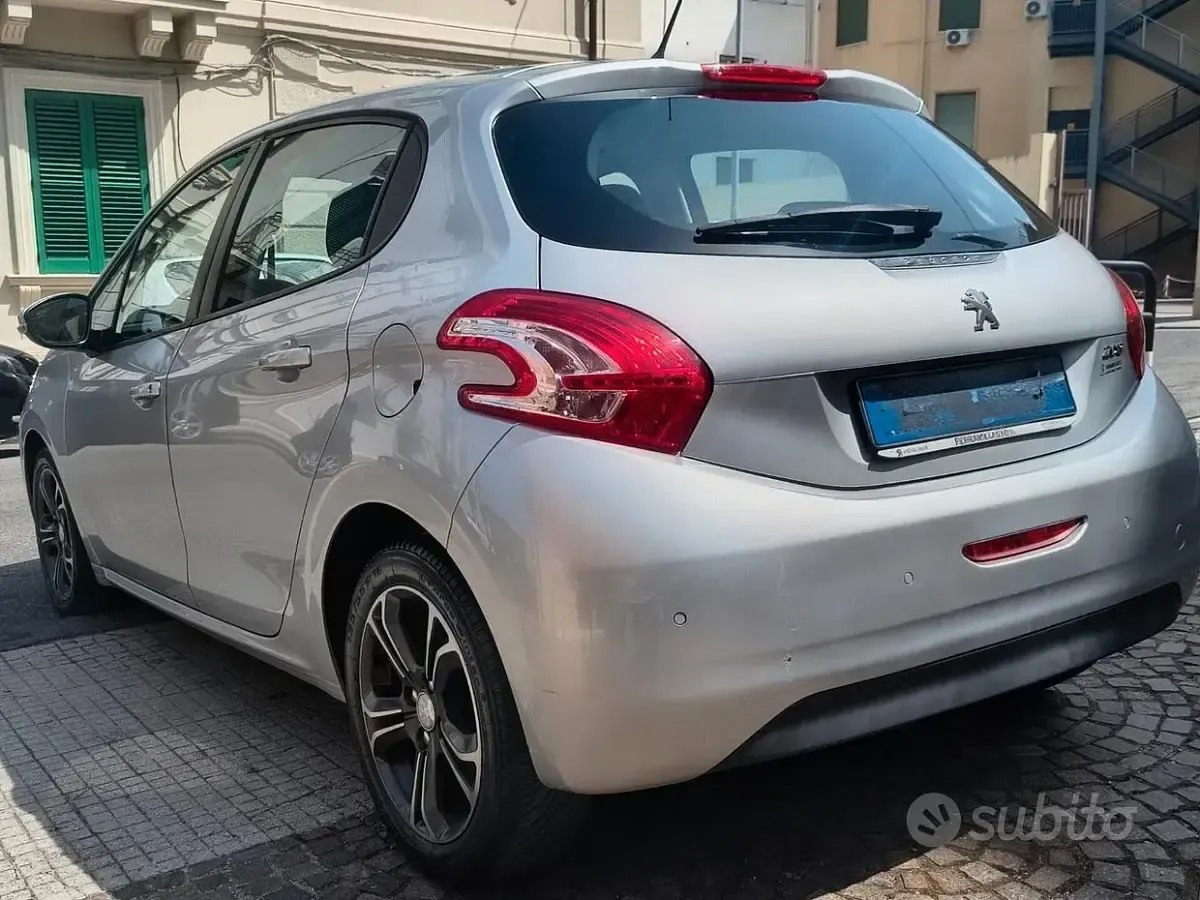 Usata Peugeot 208 Access 95 CV (69 kW) 2014 Grigio Utilitaria