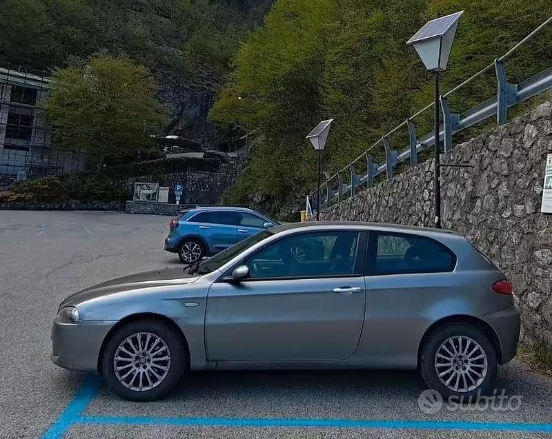 Usata Alfa Romeo 147 2003 Grigio Utilitaria