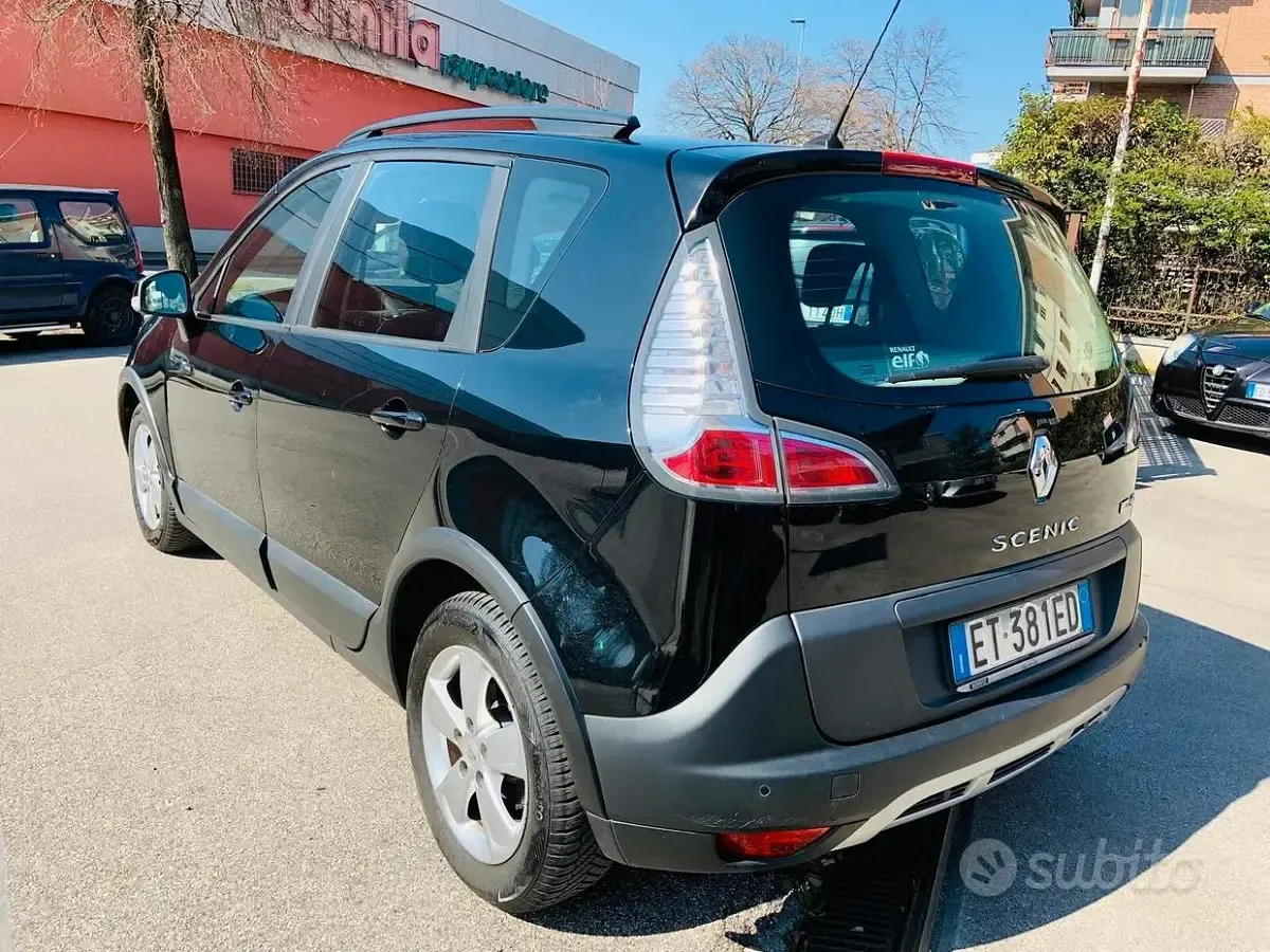 Usata Renault Scenic E-Tech XMOD 110 CV (80 kW) 2013 Nero Berlina