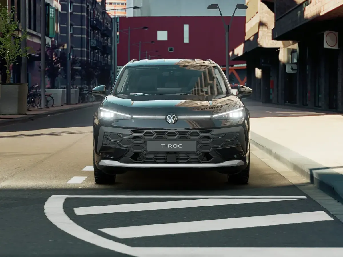 Nuova VW T-Roc Style 150 CV (110 kW) 2026 Grenadill black metallizzato SUV