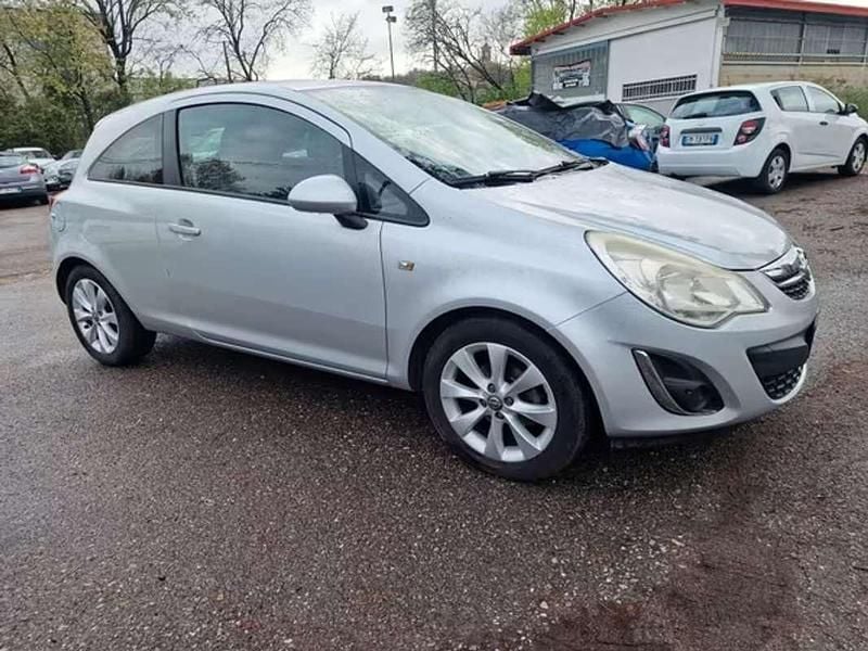 Grigio Usata 2013 Opel Corsa Tre volumi | 2000 € (Super prezzo) - Immagine 1/4