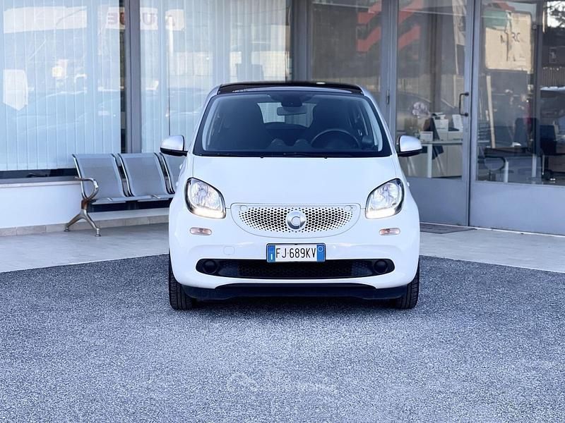 Usata Smart ForFour 71 CV (52 kW) 2017 Bianco Utilitaria