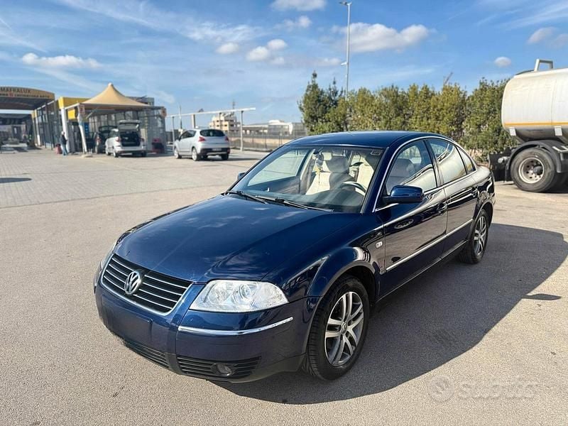 Usata VW Passat Highline 130 CV (95 kW) 2001 Blu Berlina